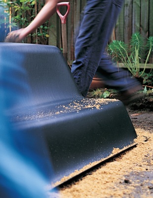 Osazujeme skořepinu obr. 1 - vodní plocha jako okrasný prvek (READERS DIGEST VÝBĚR)