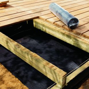 Protiplevelová textilie WeedSeal - zamezení růstu plevelů pod terasou (FIBERTEX) Protiplevelová textilie WeedSeal - zamezení růstu plevelů pod terasou (FIBERTEX)